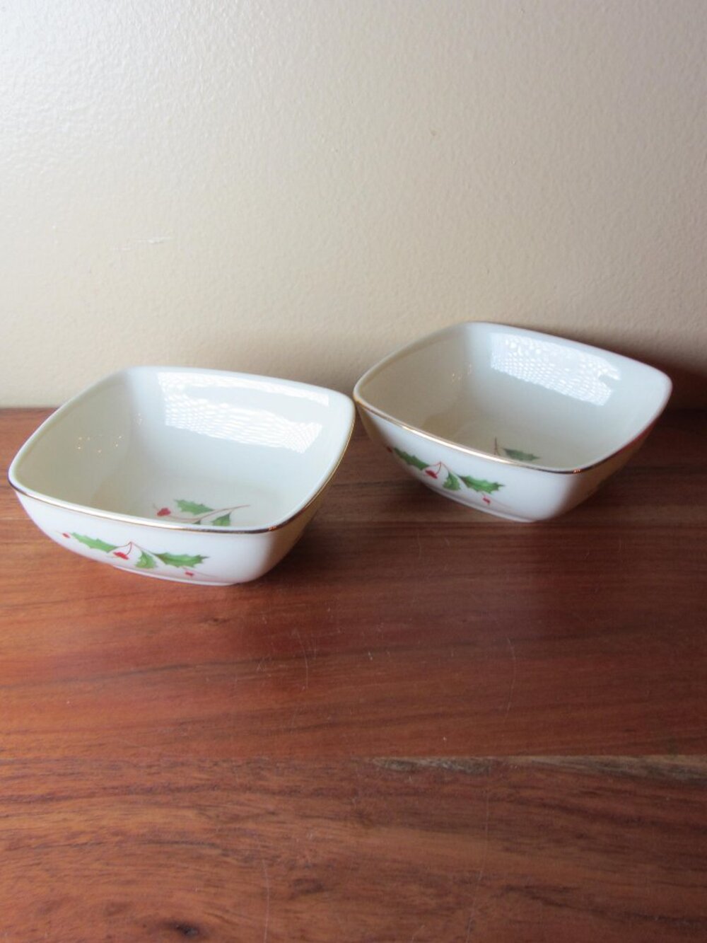 lenox holiday bowl holly & berries - pair of 2 unused (W6717)